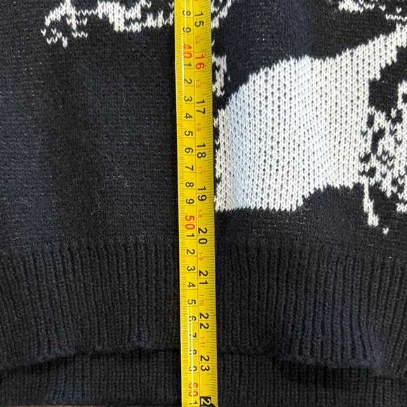 Men's Black and Red Graphic Crewneck Sweater - Picture 5 of 7